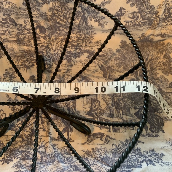 Vintage twisted metal wire basket - Picture 2 of 7